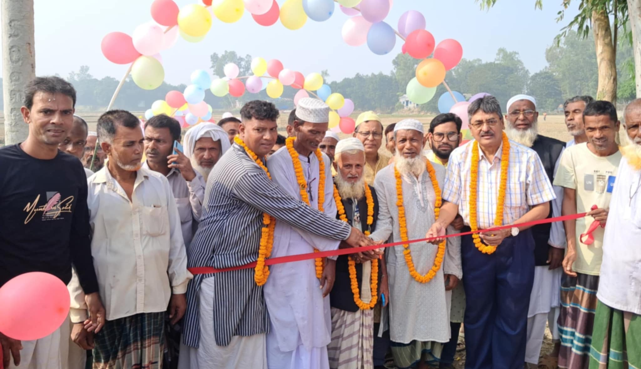 শ্রমিকরা ফিতা কেটে উদ্বোধন করলেন এনায়েতপুরের দেড় কি.মি. সড়ক