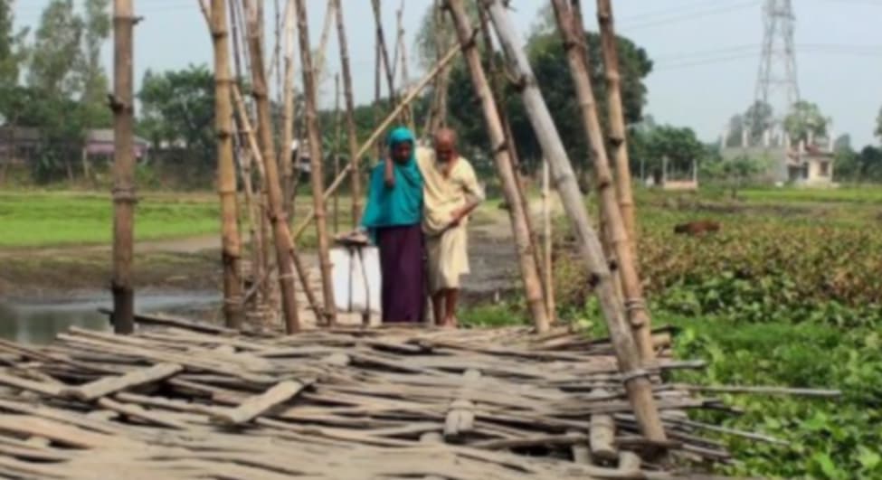 ৫৩ বছরেও নির্মাণ হয়নি ব্রিজ, দুর্ভোগে ৩০ গ্রামের মানুষ